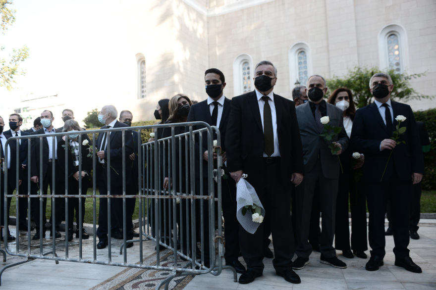 «Αθάνατη» - Όλη η Ελλάδα αποχαιρέτησε με χειροκροτήματα τη Φώφη Γεννηματά