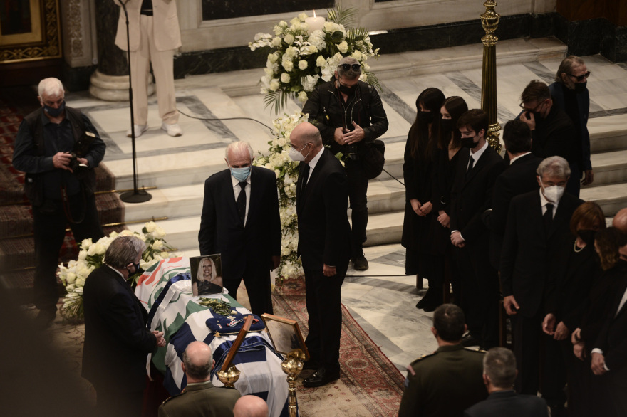 «Αθάνατη» - Όλη η Ελλάδα αποχαιρέτησε με χειροκροτήματα τη Φώφη Γεννηματά