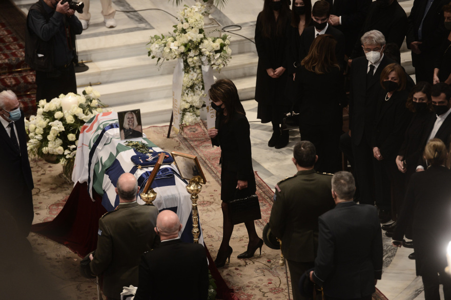 «Αθάνατη» - Όλη η Ελλάδα αποχαιρέτησε με χειροκροτήματα τη Φώφη Γεννηματά