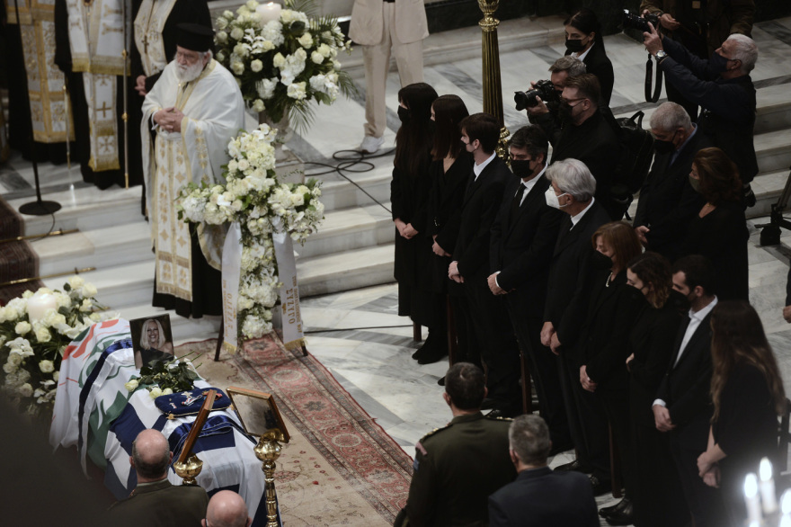 «Αθάνατη» - Όλη η Ελλάδα αποχαιρέτησε με χειροκροτήματα τη Φώφη Γεννηματά