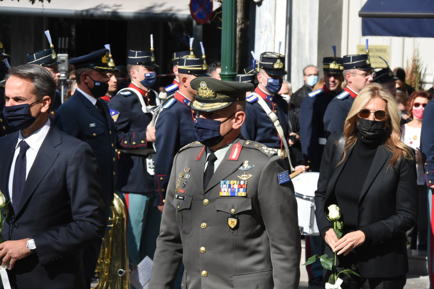 «Αθάνατη» - Όλη η Ελλάδα αποχαιρέτησε με χειροκροτήματα τη Φώφη Γεννηματά