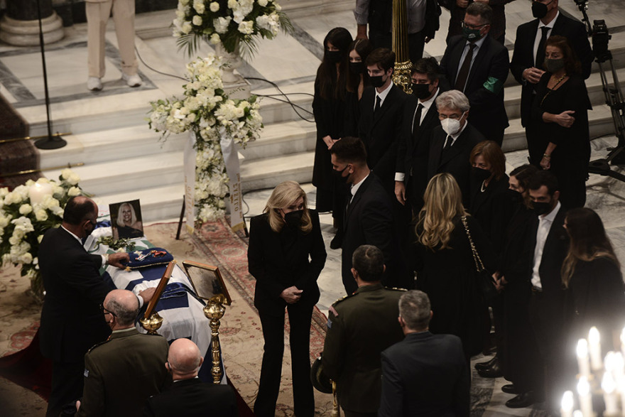 «Αθάνατη» - Όλη η Ελλάδα αποχαιρέτησε με χειροκροτήματα τη Φώφη Γεννηματά