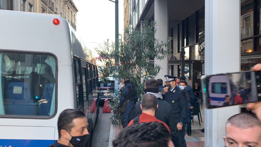 Καταδίωξη στο Πέραμα: Σε εξέλιξη η απολογία των επτά αστυνομικών για τον θάνατο του 20χρονου Ρομά