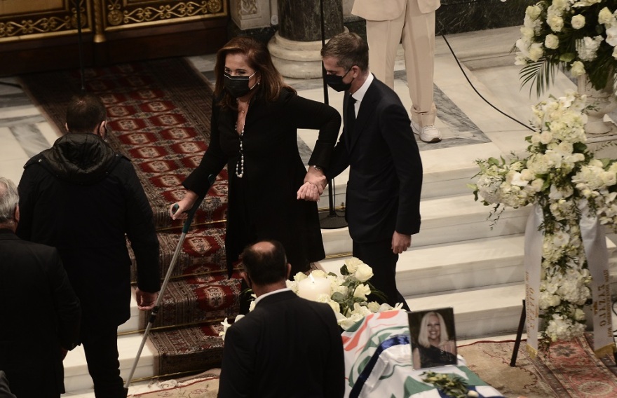 «Αθάνατη» - Όλη η Ελλάδα αποχαιρέτησε με χειροκροτήματα τη Φώφη Γεννηματά