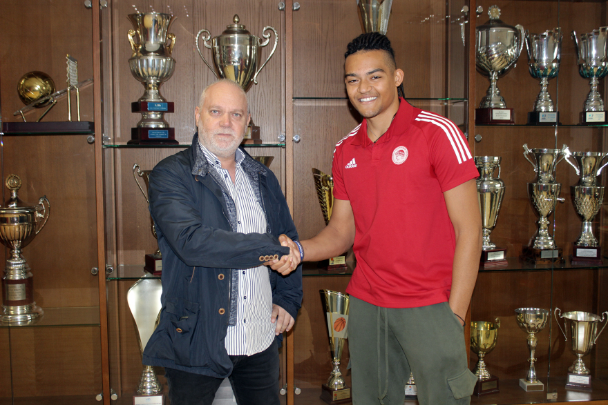 Πυροδότησε «βόμβα» με Εμμανουήλ Καραλή ο Ολυμπιακός!