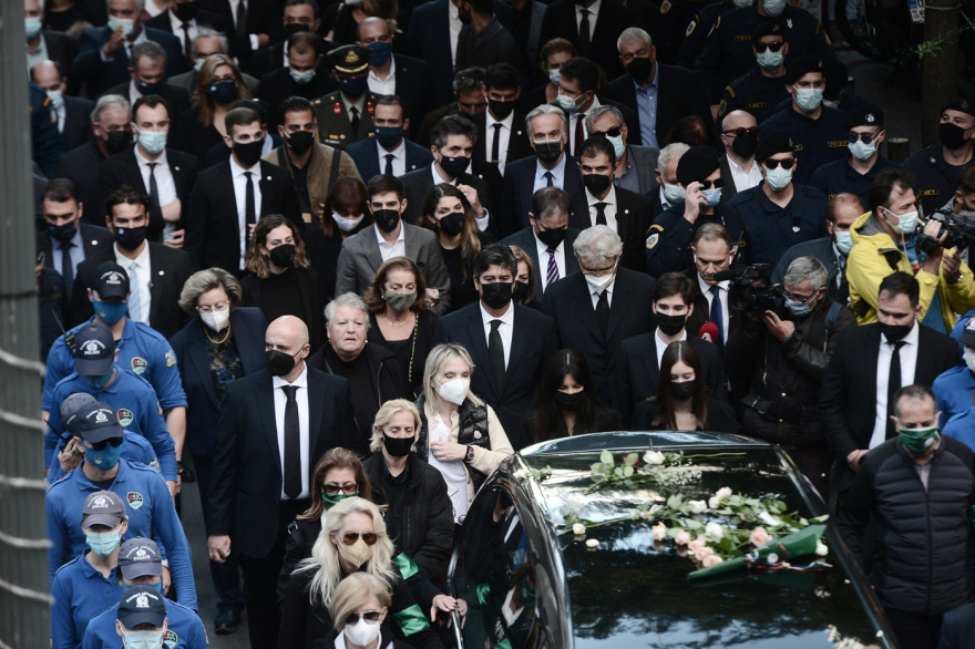 «Αθάνατη» - Όλη η Ελλάδα αποχαιρέτησε με χειροκροτήματα τη Φώφη Γεννηματά