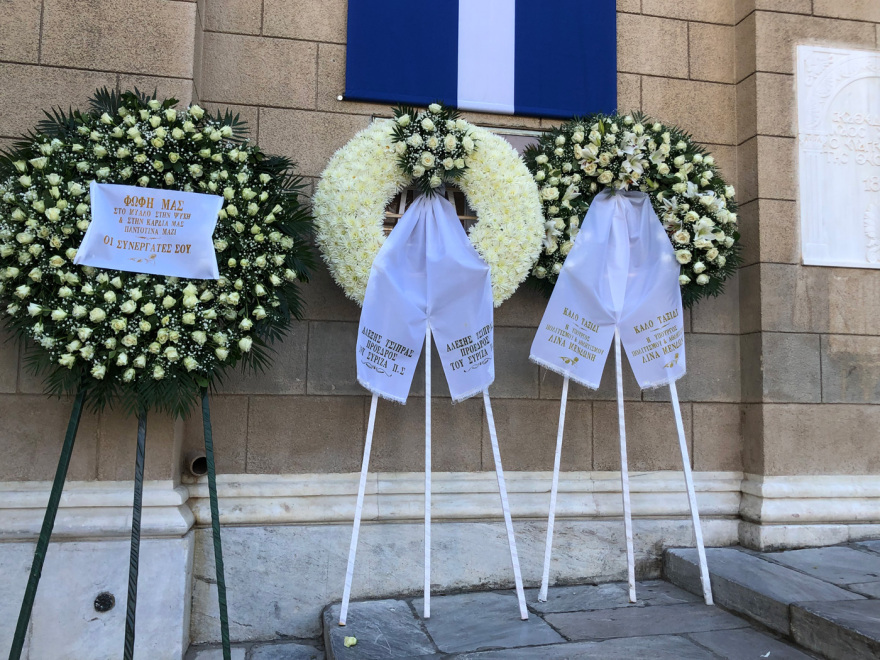 «Αθάνατη» - Όλη η Ελλάδα αποχαιρέτησε με χειροκροτήματα τη Φώφη Γεννηματά