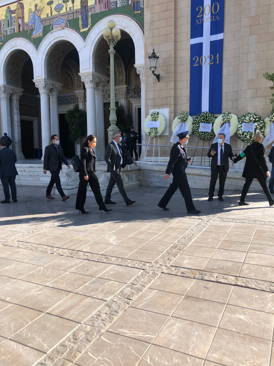 «Αθάνατη» - Όλη η Ελλάδα αποχαιρέτησε με χειροκροτήματα τη Φώφη Γεννηματά