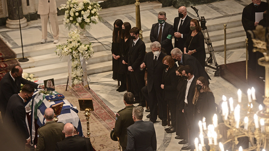 Φώφη Γεννηματά: Συντετριμμένη η οικογένειά της στο ύστατο χαίρε