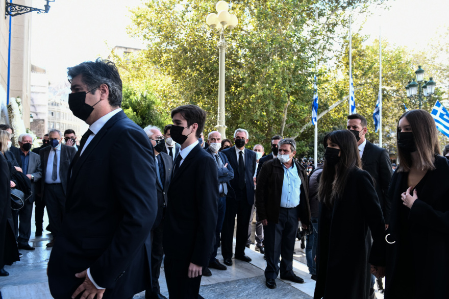 «Αθάνατη» - Όλη η Ελλάδα αποχαιρέτησε με χειροκροτήματα τη Φώφη Γεννηματά