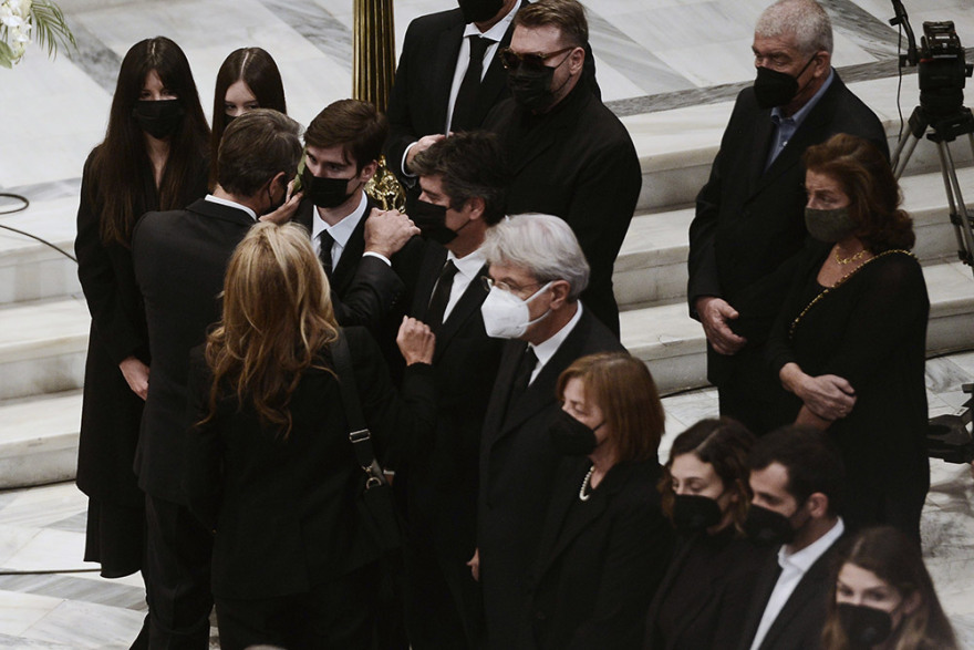 «Αθάνατη» - Όλη η Ελλάδα αποχαιρέτησε με χειροκροτήματα τη Φώφη Γεννηματά