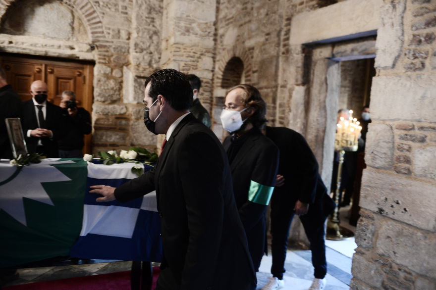 «Αθάνατη» - Όλη η Ελλάδα αποχαιρέτησε με χειροκροτήματα τη Φώφη Γεννηματά