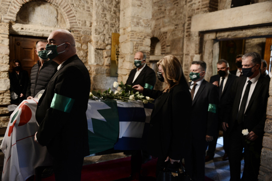 «Αθάνατη» - Όλη η Ελλάδα αποχαιρέτησε με χειροκροτήματα τη Φώφη Γεννηματά