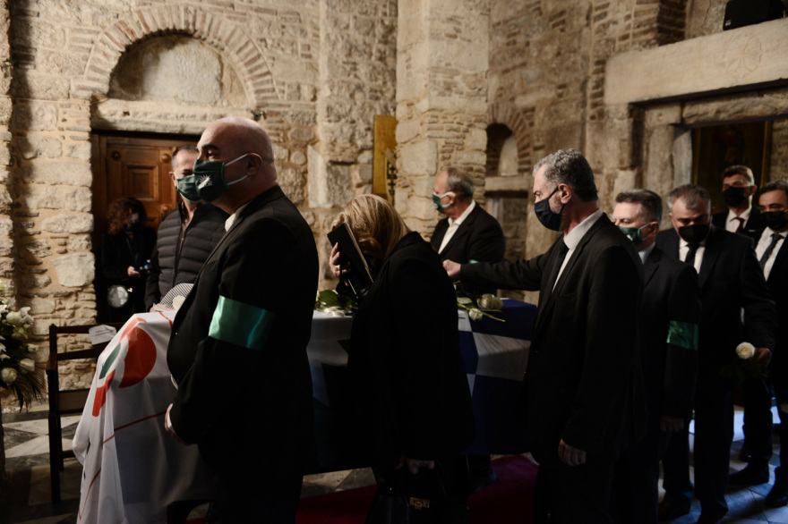 Φώφη Γεννηματά: Σύσσωμη η ΚΟ του ΚΙΝΑΛ στο λαϊκό προσκύνημα της σορού