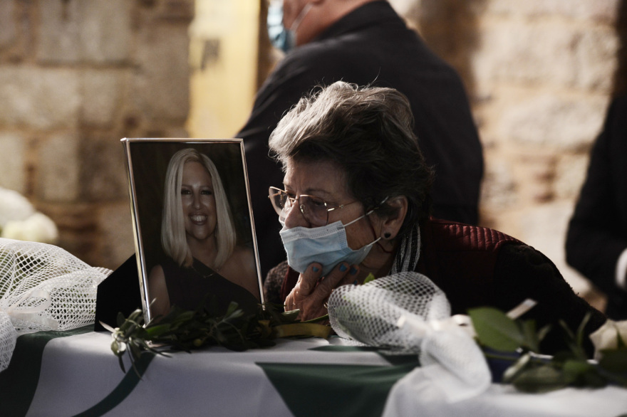 «Αθάνατη» - Όλη η Ελλάδα αποχαιρέτησε με χειροκροτήματα τη Φώφη Γεννηματά