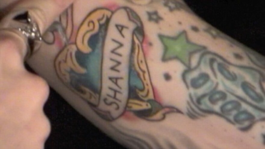 Τράβις Μπάρκερ: «Έσβησε» το τατουάζ με το όνομα της πρώην συζύγου του... κάνοντας τατουάζ τα χείλη της Κόρτνεϊ Καρντάσιαν