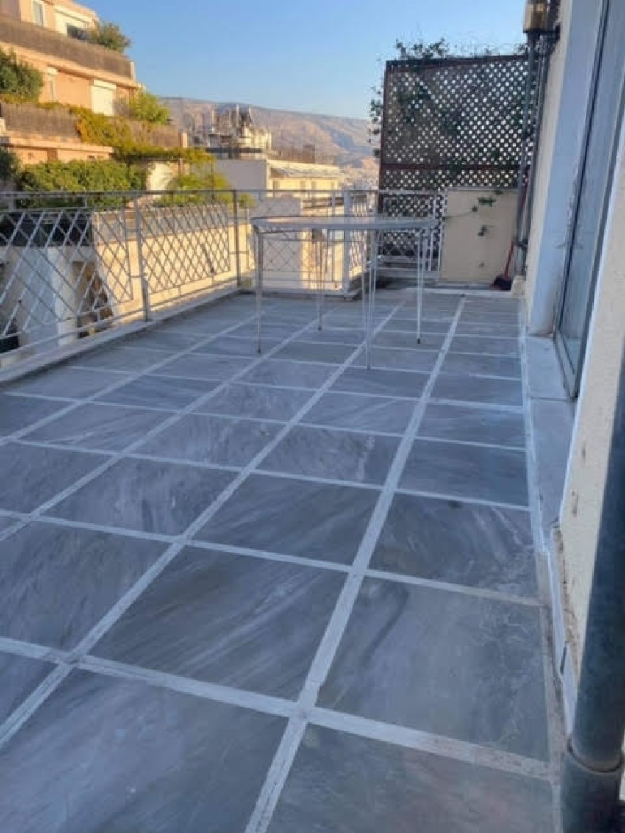 Πωλητήριο για 1,5 εκατ. ευρώ στο ρετιρέ του μεγάλου λογοτέχνη Ηλία Βενέζη στο Κολωνάκι