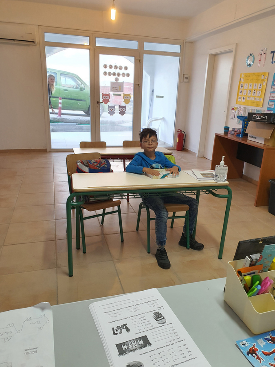 Ο 9χρονος Τάσος θα παρελάσει μόνος του με τη γαλανόλευκη στο Μαθράκι - Δείτε φωτογραφίες