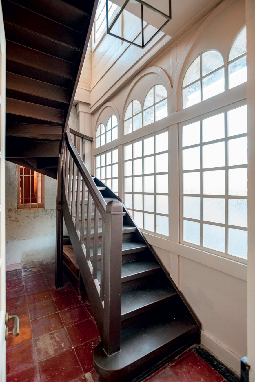 Η βίλα που έζησε ο Άγγελος Σικελιανός στο Ξυλόκαστρο είναι ένα μικρό παλάτι - Δείτε φωτογραφίες