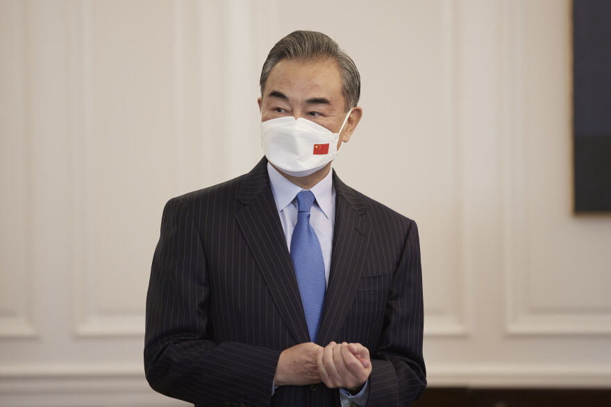 Συνάντηση Μητσοτάκη με τον ΥΠΕΞ της Κίνας: «Οι διμερείς σχέσεις αναπτύσσονται πολύ ομαλά»