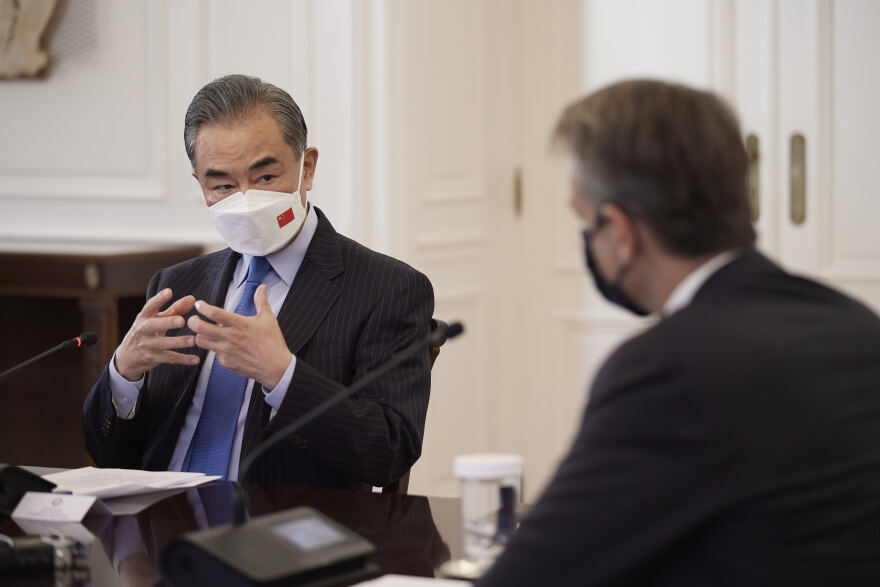 Συνάντηση Μητσοτάκη με τον ΥΠΕΞ της Κίνας: «Οι διμερείς σχέσεις αναπτύσσονται πολύ ομαλά»