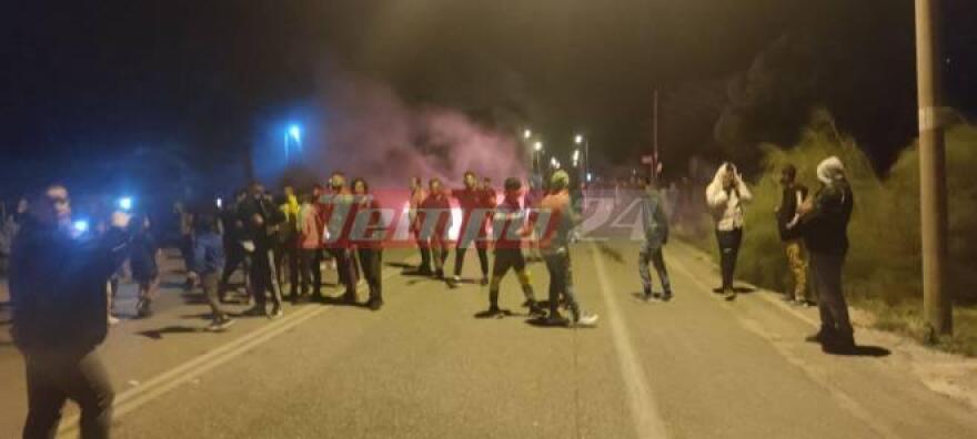 Αναβρασμός μετά τη φονική καταδίωξη στο Πέραμα: Επιθέσεις και πετροπόλεμος από Ρομά - Βάζουν «ασπίδα» μικρά παιδιά