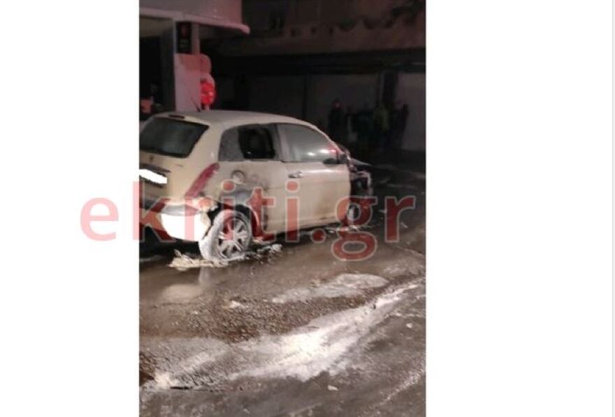 Τυλίχθηκαν στις φλόγες δύο οχήματα στο Ηράκλειο - Δείτε φωτογραφίες