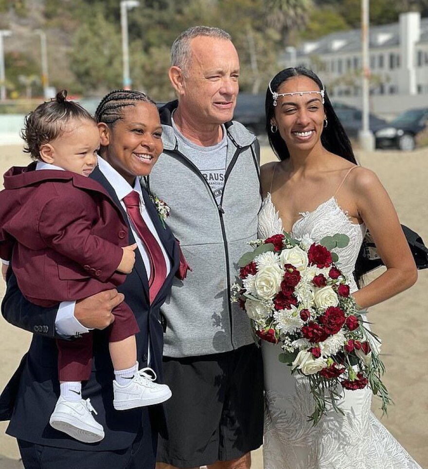 Τομ Χανκς: Βρέθηκε τυχαία σε γκέι γάμο και φωτογραφήθηκε με τις νεόνυμφες