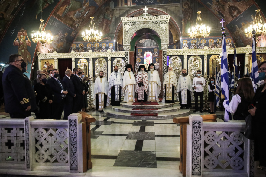 Στο Παλαιό Φάληρο για την παρέλαση ο Μητσοτάκης  – Παρακολούθησε την δοξολογία για την 28η Οκτωβρίου