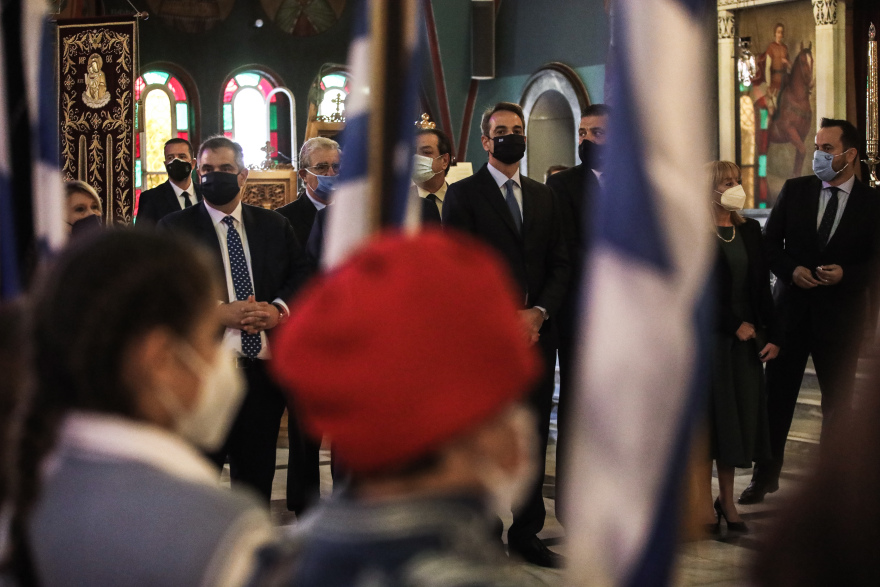 Στο Παλαιό Φάληρο για την παρέλαση ο Μητσοτάκης  – Παρακολούθησε την δοξολογία για την 28η Οκτωβρίου