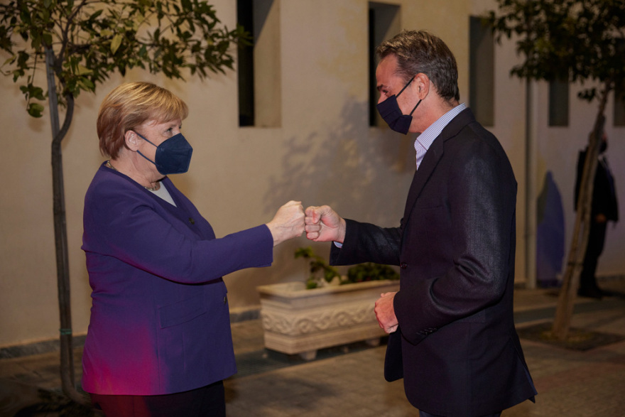 Δείπνο Μητσοτάκη - Μέρκελ με φόντο την Ακρόπολη: Ποια μηνύματα στέλνει η απερχόμενη καγκελάριος με την επίσκεψη στην Αθήνα 