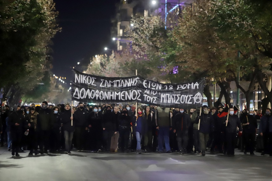 Θεσσαλονίκη: Μολότοφ μετά την πορεία των αντιεξουσιαστών για τη φονική καταδίωξη στο Πέραμα