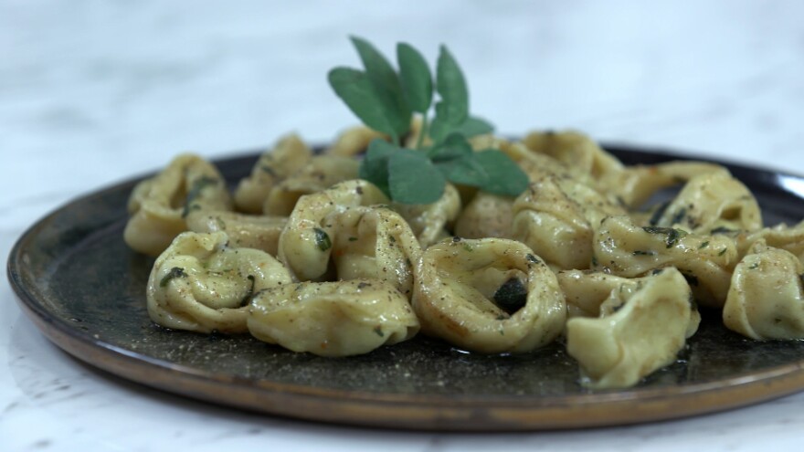 «Kitchen Lab»: Παραδοσιακές συνταγές με διεθνείς και γκουρμέ πινελιές από τον Άκη Πετρετζίκη 