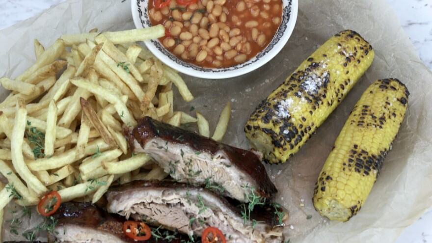 «Kitchen Lab»: Παραδοσιακές συνταγές με διεθνείς και γκουρμέ πινελιές από τον Άκη Πετρετζίκη 