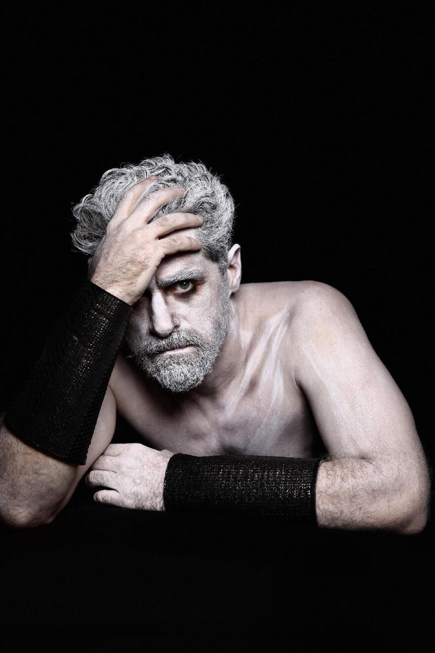 Δημήτρης Λάλος: Ο Μαθιός του «Σασμού» με δύο νέες παραγωγές στο θέατρο