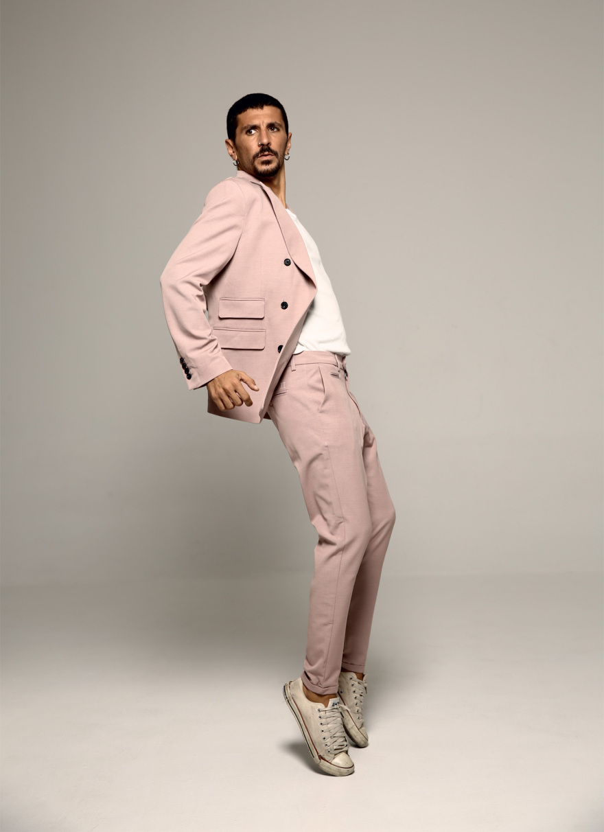 Ο Πάνος Γιαννακόπουλος φωτογραφίζει διάσημους, χορεύει στο Dancing With The Stars και ταξιδεύει στις 5 ηπείρους