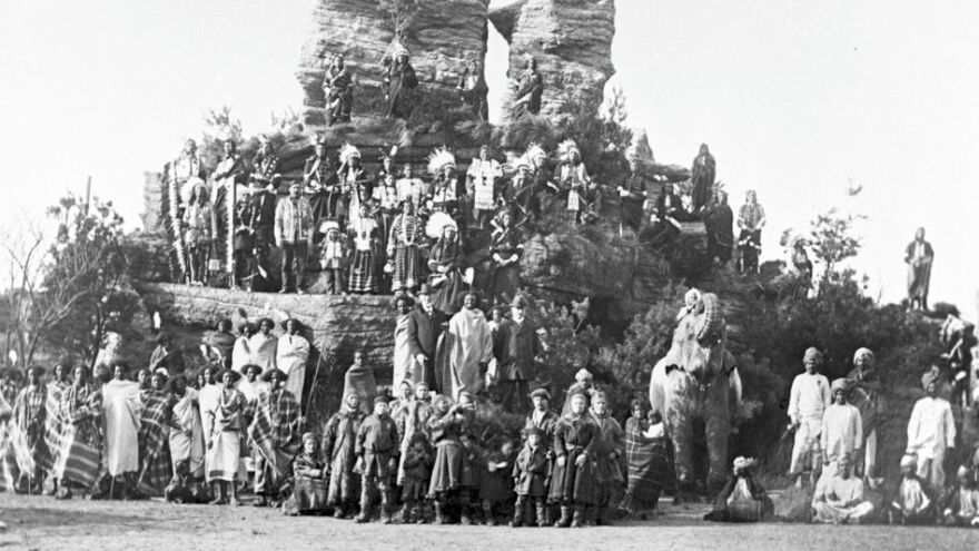 Θηριωδίες σε ζωολογικό κήπο της Γερμανίας - Είχαν σε κλουβί τον προπάππου του Κριστιάν Καρεμπέ!