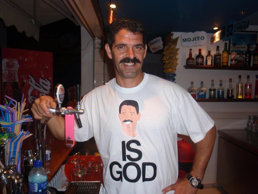 Χαμός σε γαμήλιο γλέντι στην Κρήτη: «Το πάτωμα το διαλύσαμε πάνω στο κέφι, έτσι κάνουμε εμείς στην Κρήτη»