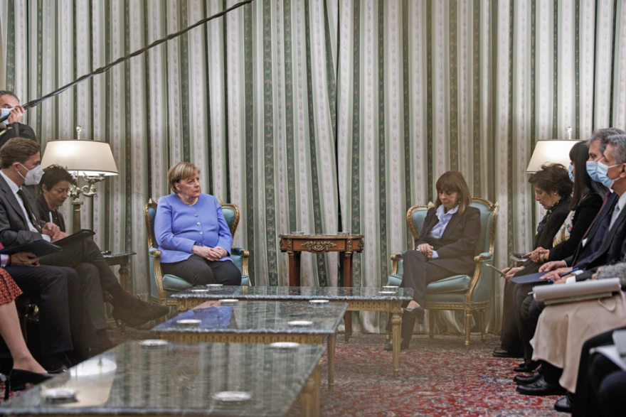 Σακελλαροπούλου: Πολλές φορές αισθανθήκαμε δικαιολογημένα μόνοι - Μέρκελ: Ανήκουμε μαζί, Γερμανία και Ελλάδα