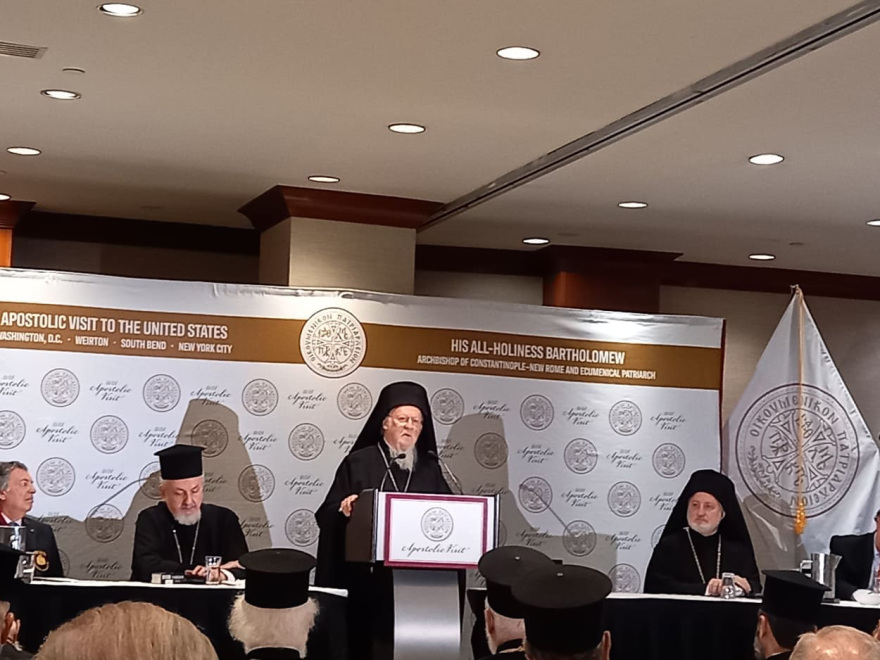 Μήνυμα στήριξης στον Ελπιδοφόρο από τον Οικουμενικό Πατριάρχη: Είναι ο καλύτερος και ο καταλληλότερος