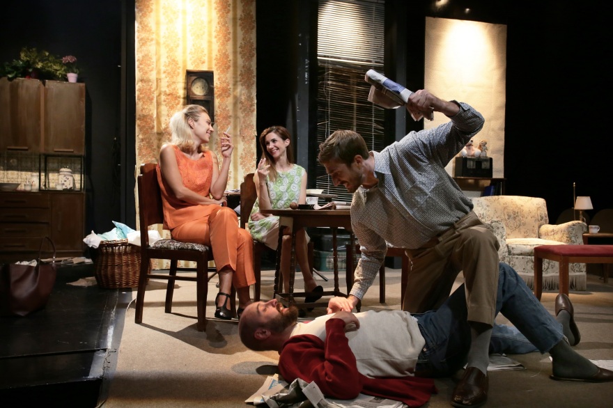 Η παράσταση «Οργισμένα Νιάτα» στην σκηνή του Αγγέλων Βήμα