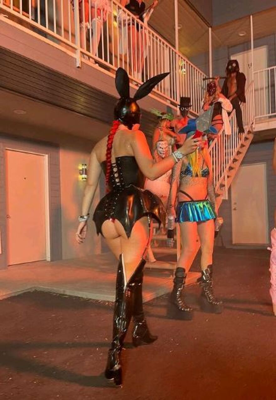 Το Χάλογουιν τις «έβγαλε από τα ρούχα τους» - Οι celebrities που έκαναν τις πιο... προκλητικές εμφανίσεις