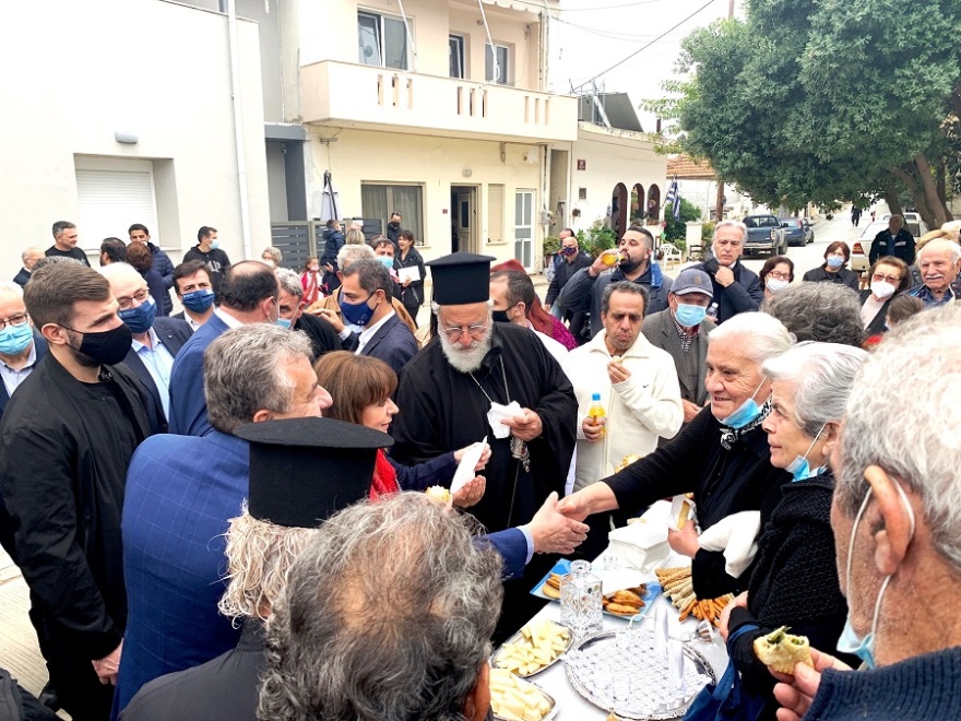 Στις σεισμόπληκτες περιοχές της Κρήτης η Σακελλαροπούλου - Συνομίλησε με κατοίκους, είδε από κοντά τις ζημιές 