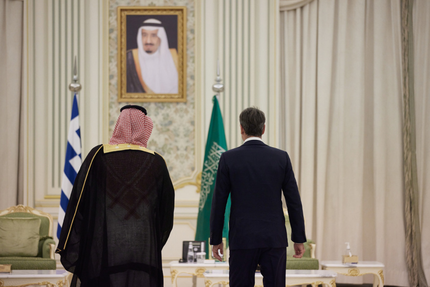 Η συνάντηση Μητσοτάκη - Μοχάμεντ μπιν Σαλμάν: «Έχουμε 5 δισ. ευρώ για εσάς - Πού θέλετε να τα επενδύσουμε;»