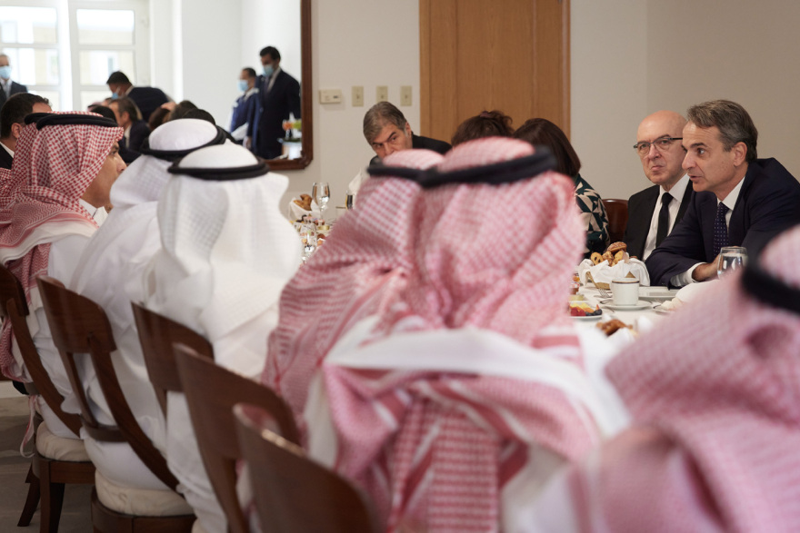 Η συνάντηση Μητσοτάκη - Μοχάμεντ μπιν Σαλμάν: «Έχουμε 5 δισ. ευρώ για εσάς - Πού θέλετε να τα επενδύσουμε;»