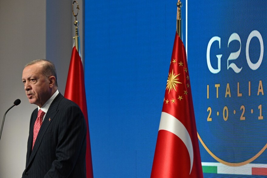 Ο Ερντογάν «σέρνεται» και του φταίνε όλα - Έξαλλος με τα Rafale και την αμερικανική βάση στην Αλεξανδρούπολη