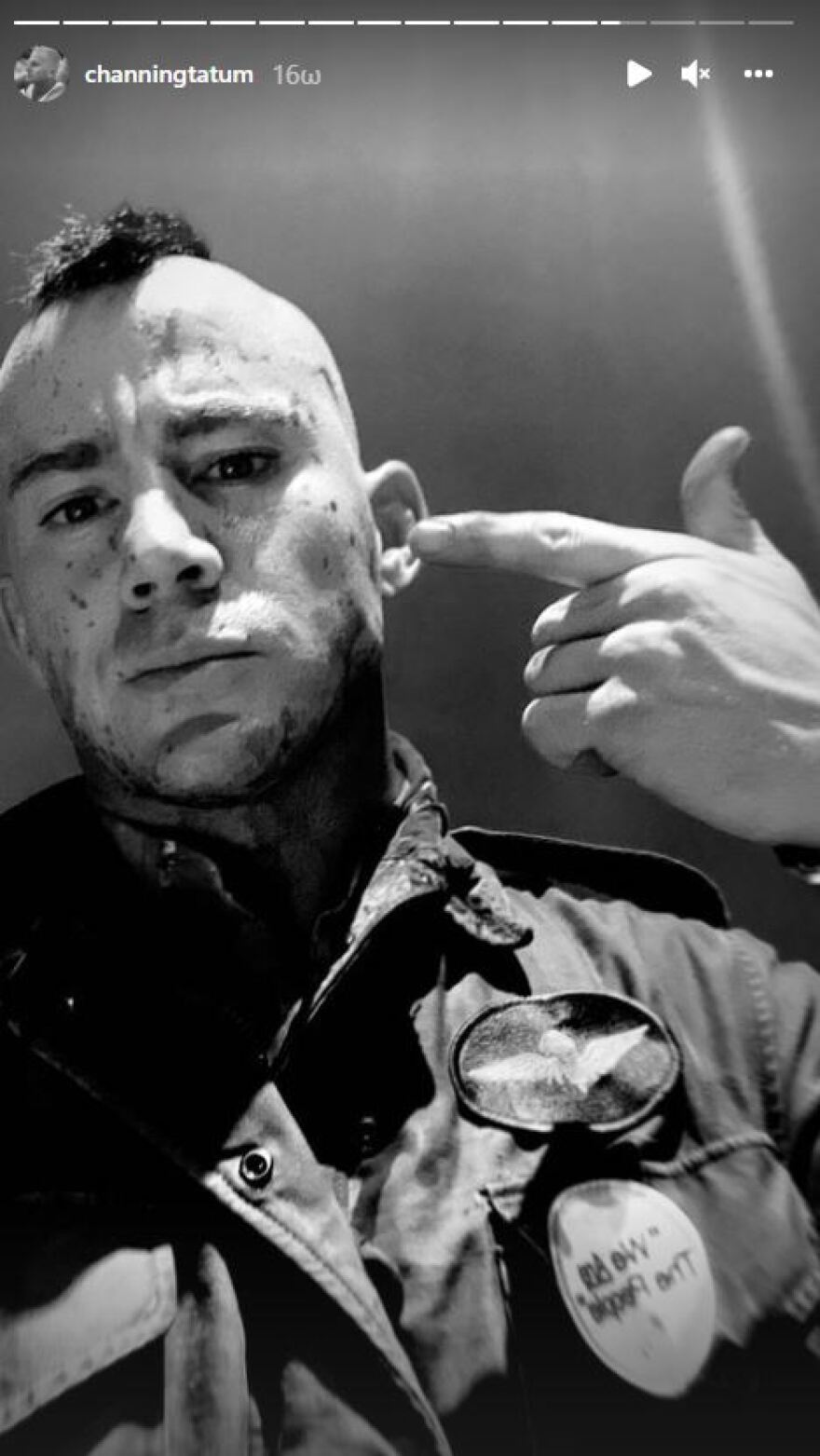 Ο Τσάνινγκ Τέιτουμ και η Ζόι Κράβιτζ επισημοποιούν τη σχέση τους στα social media με Halloween εμφάνιση