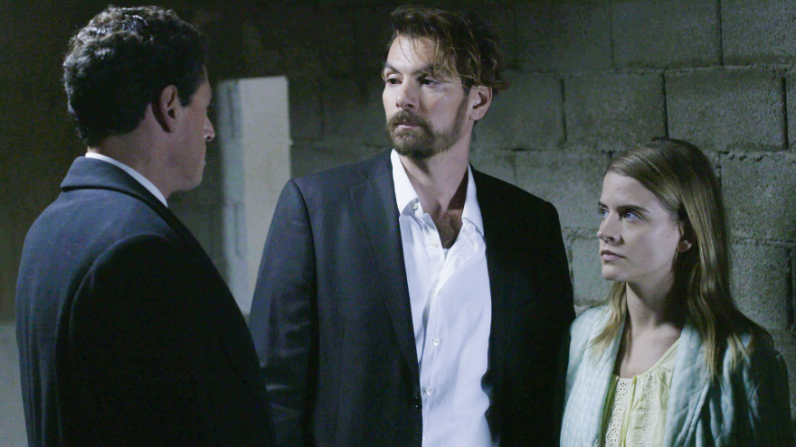 «Άγριες Μέλισσες»: Στο αποψινό επεισόδιο της σειράς η Γαλάτεια μεταφέρει μια ανησυχητική εξέλιξη στον Ακύλα