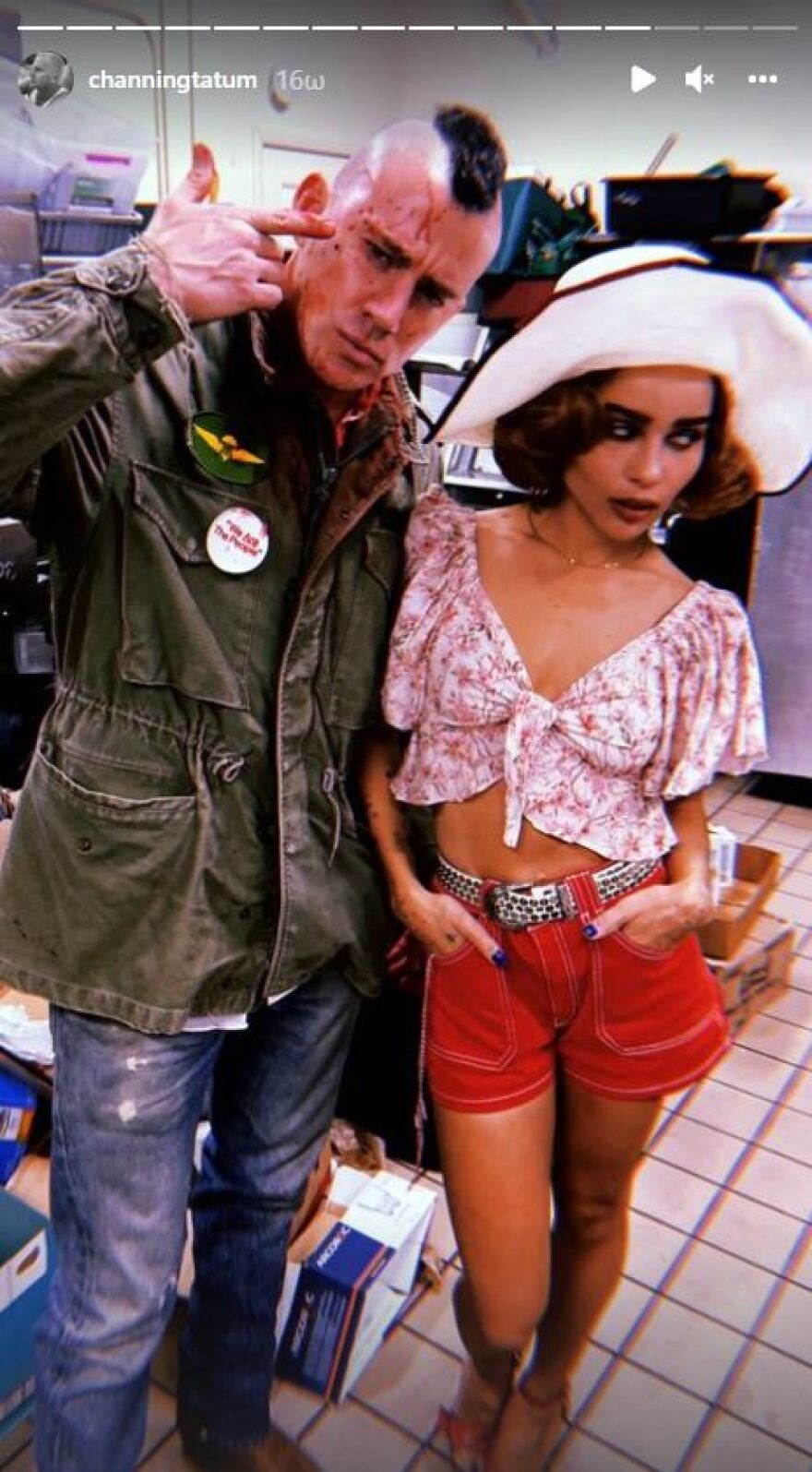 Ο Τσάνινγκ Τέιτουμ και η Ζόι Κράβιτζ επισημοποιούν τη σχέση τους στα social media με Halloween εμφάνιση