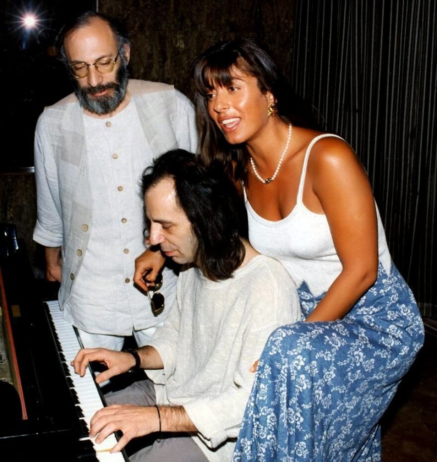 Τάκης Μπουγάς: Το παιδί της νύχτας δεν μένει πια εδώ